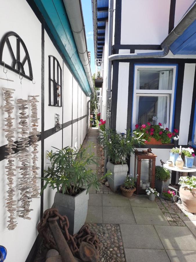 Haus Alexandrine Lägenhet Rostock Exteriör bild